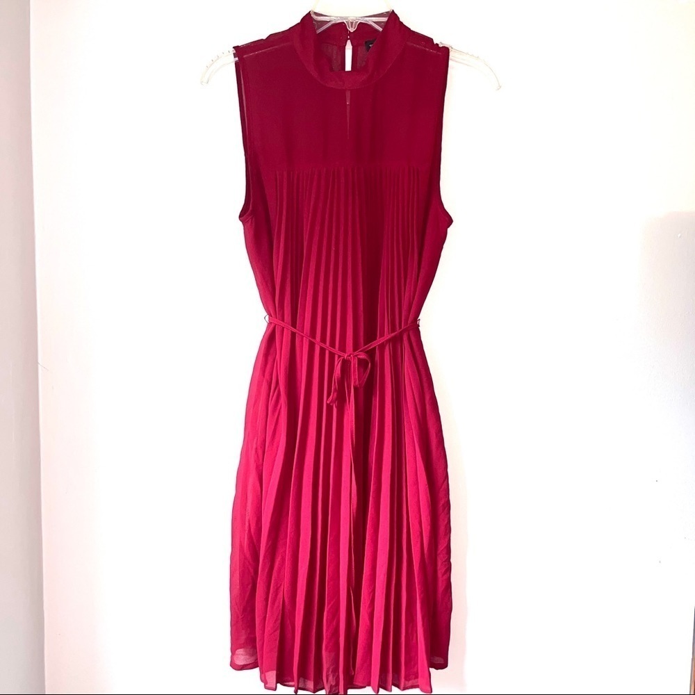 🏷️ 2/$20 Spenser Jeremy Mock Neck Pleated Illusion Cocktail Dress